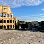 Martina al Colosseo